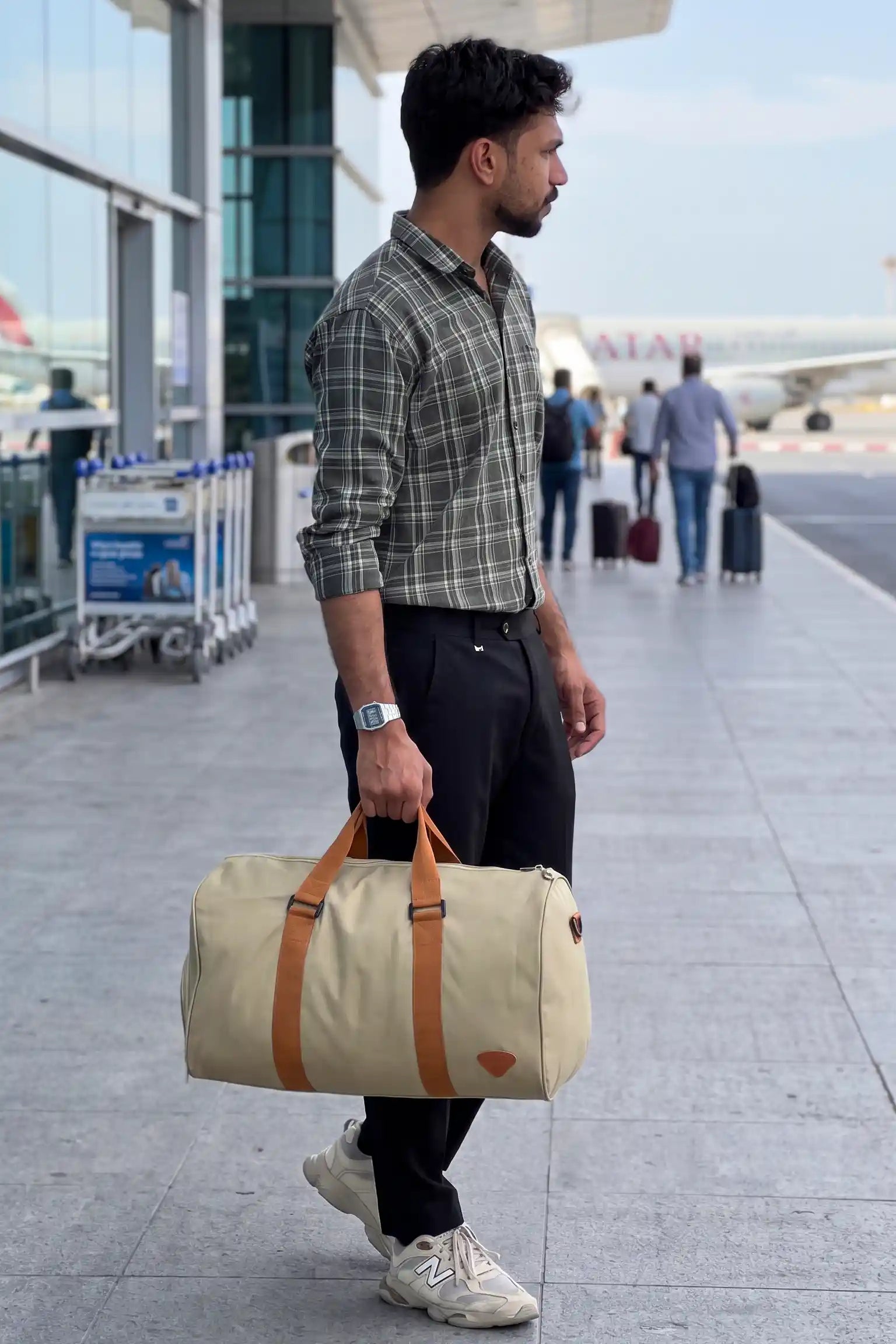 Elegant Partner Textured Duffle Bag with Shoe Compartment – Stylish Travel & Gym Bag